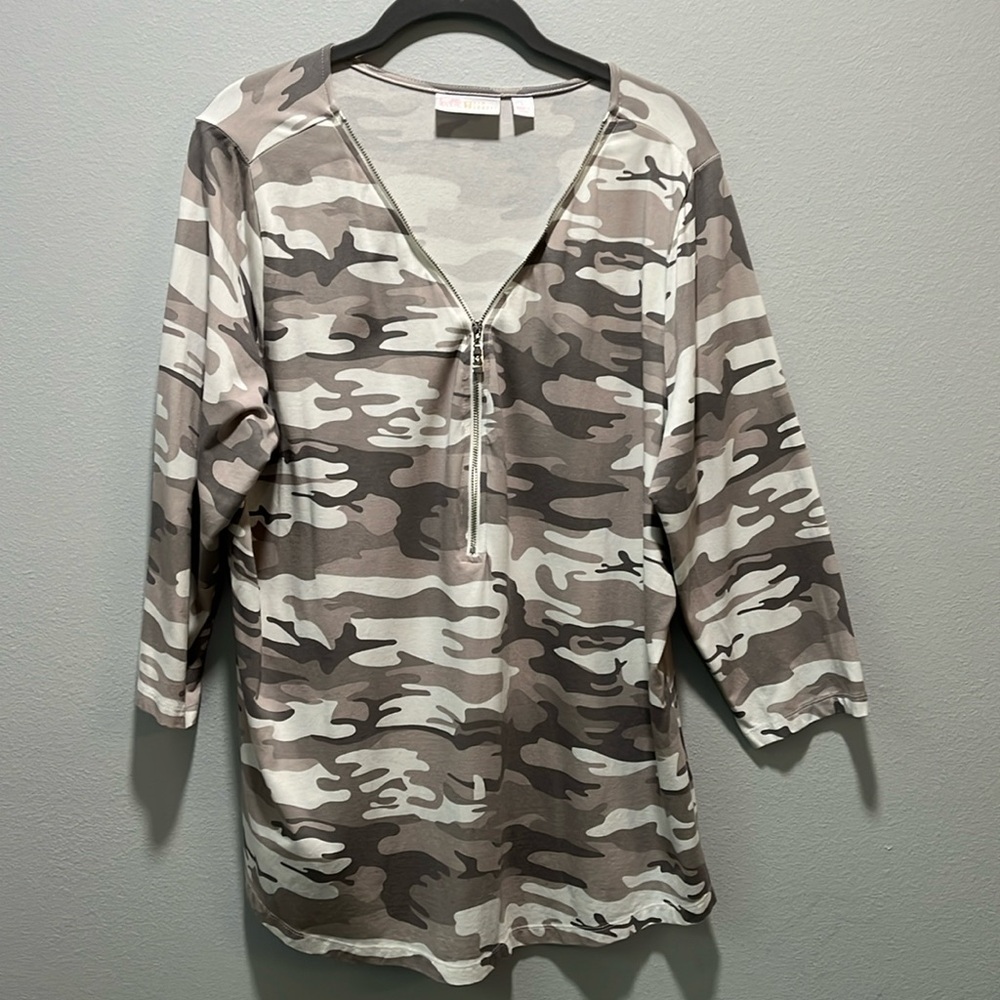belle by Kim Gravel Size Large Multi colored pull over top, cream/tan